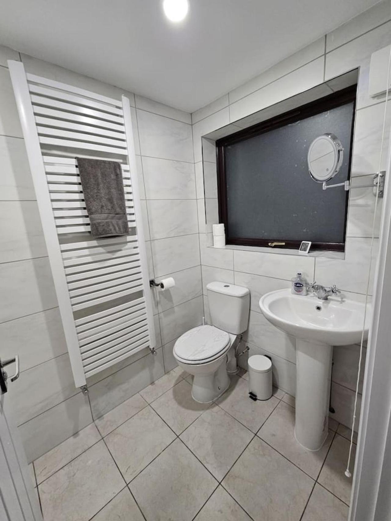 St Helens  Modern & Stylish 3-Bedroom Home In St Helens מראה חיצוני תמונה